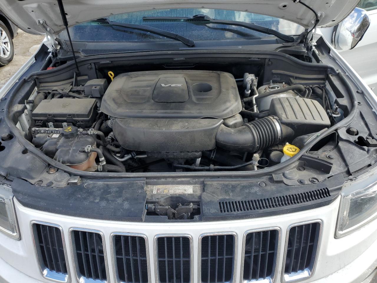 2016 Jeep Grand Cherokee - Image 12