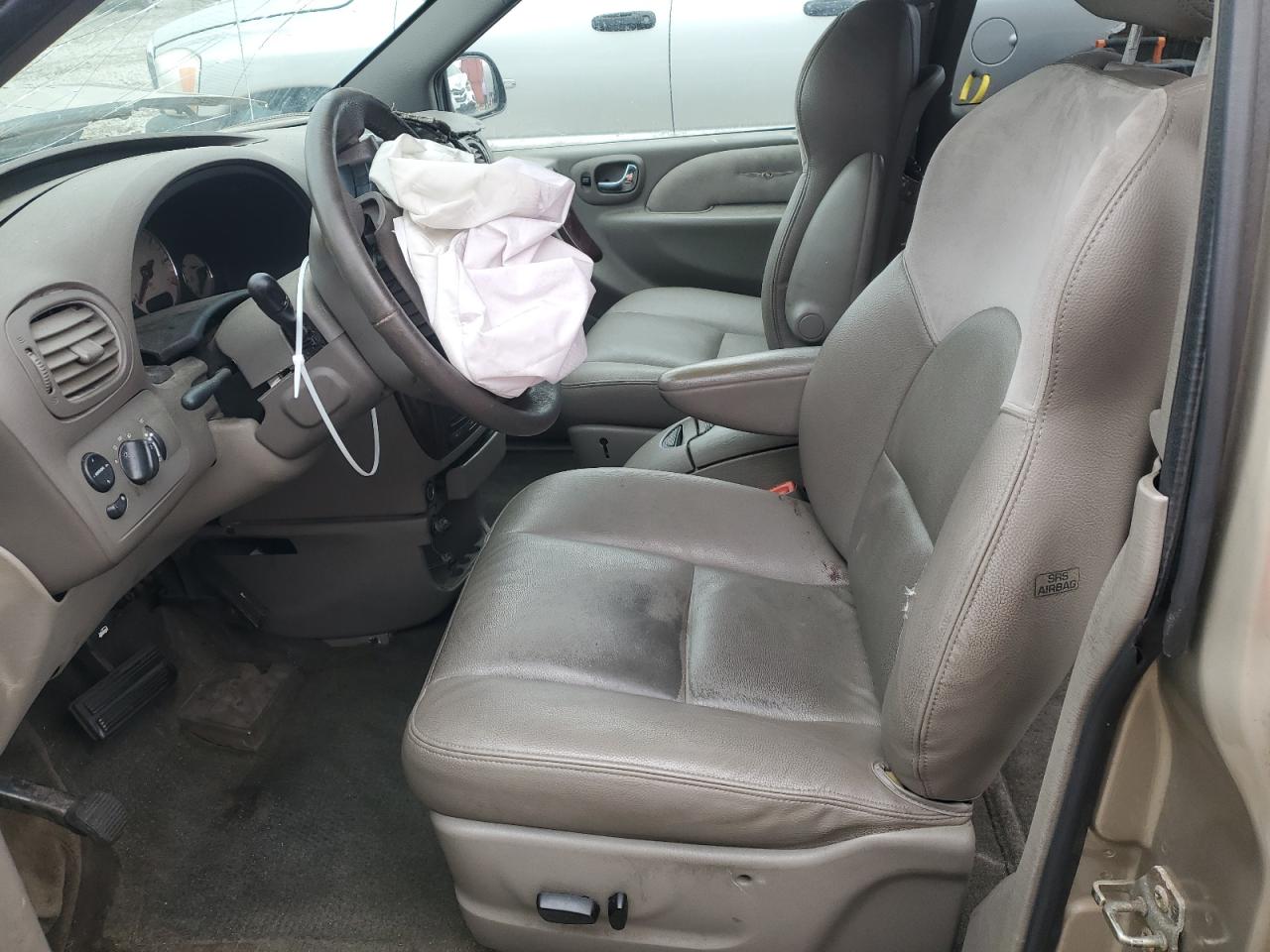 2003 Chrysler Town & Country - Image 7