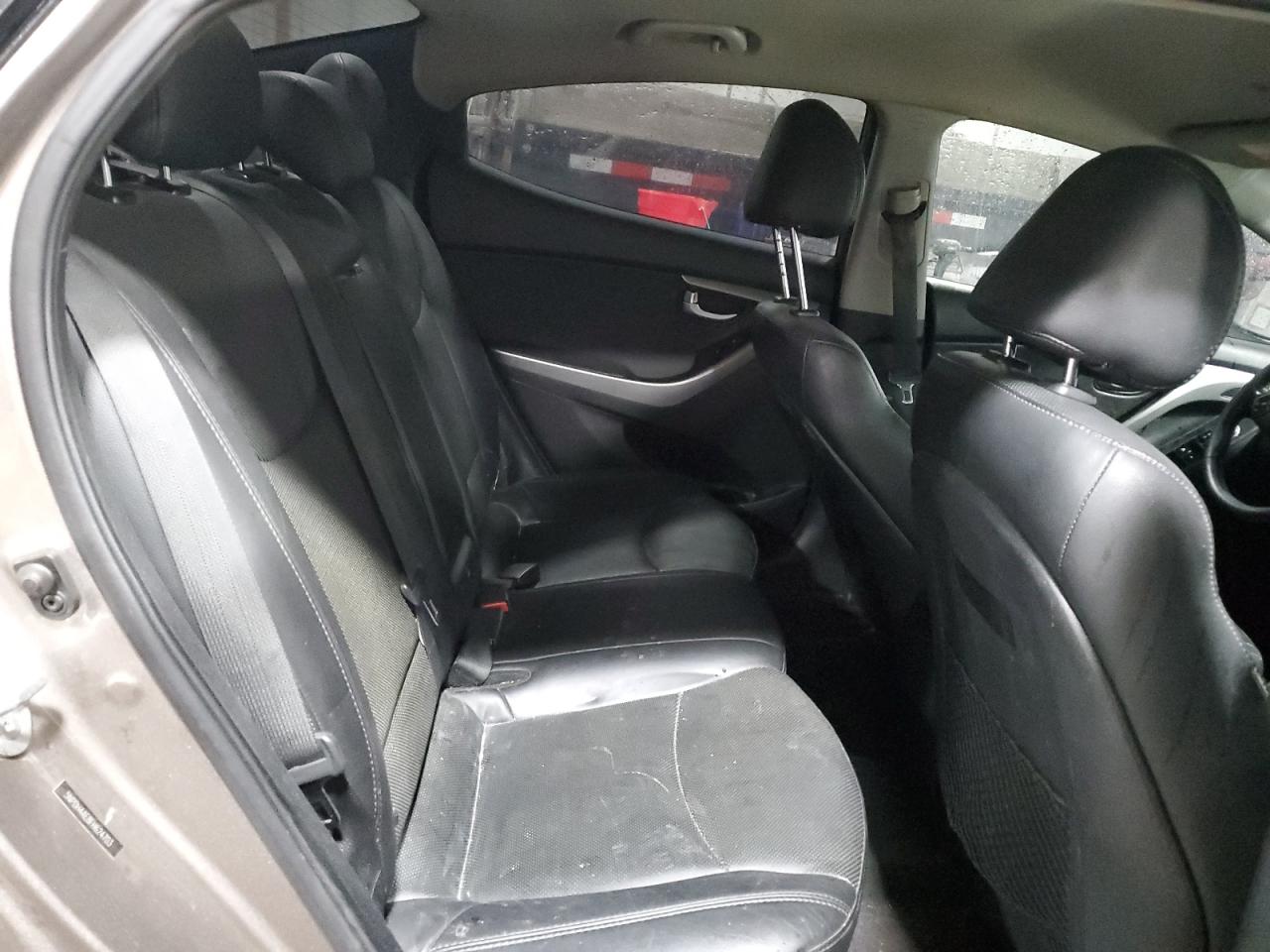 2015 Hyundai Elantra - Image 10