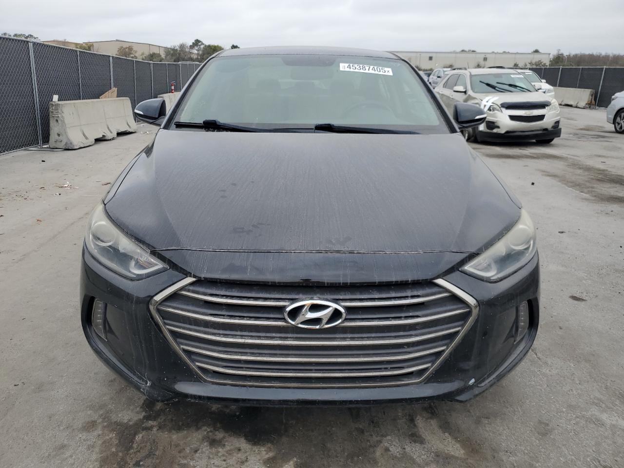 2017 Hyundai Elantra - Image 5