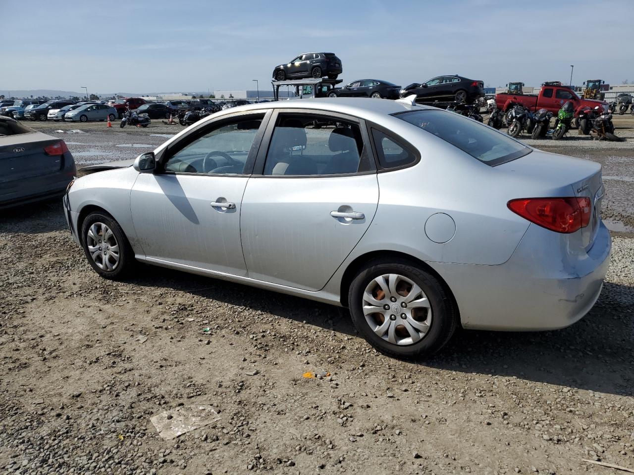 2010 Hyundai Elantra - Image 2