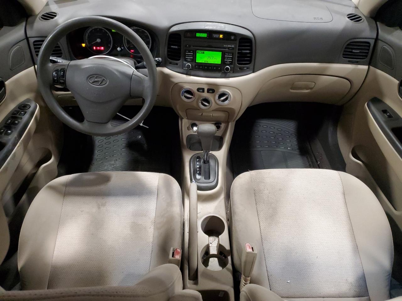2009 Hyundai Accent - Image 8