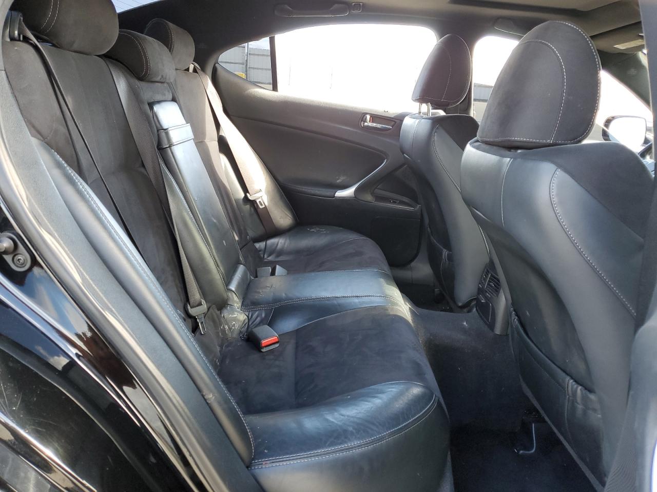 2011 Lexus IS - Image 10