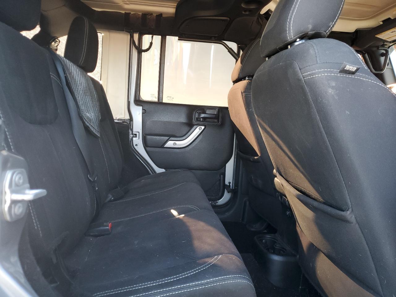 2018 Jeep Wrangler - Image 11