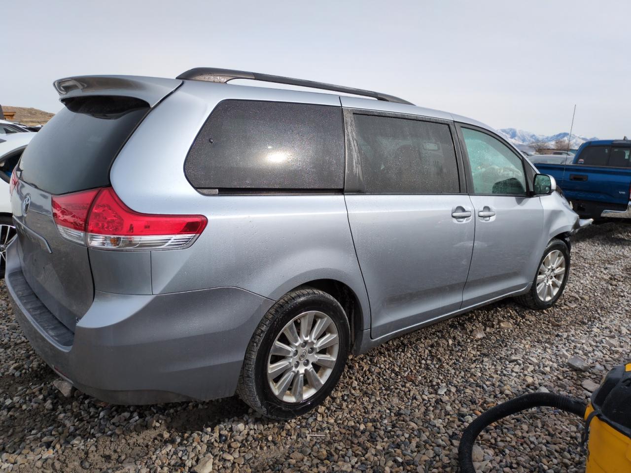 2012 Toyota Sienna - Image 3
