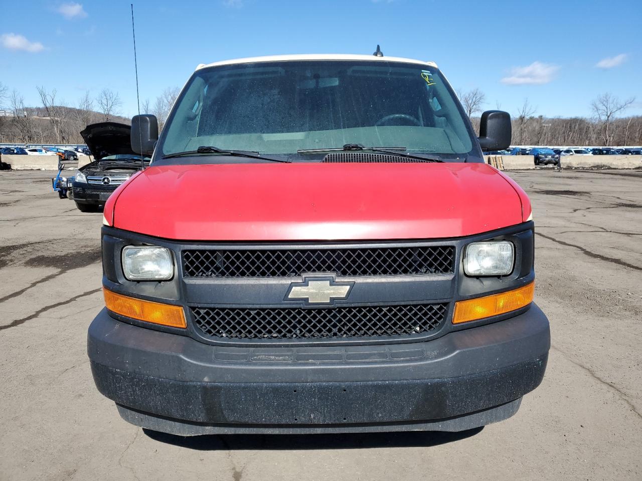 2017 Chevrolet Express - Image 5
