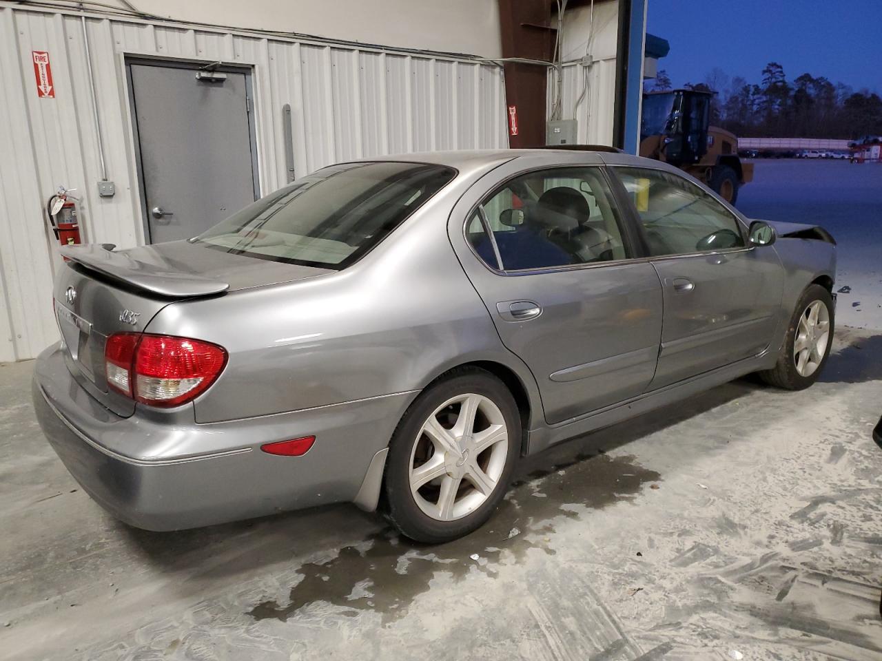 2004 Infiniti I - Image 3