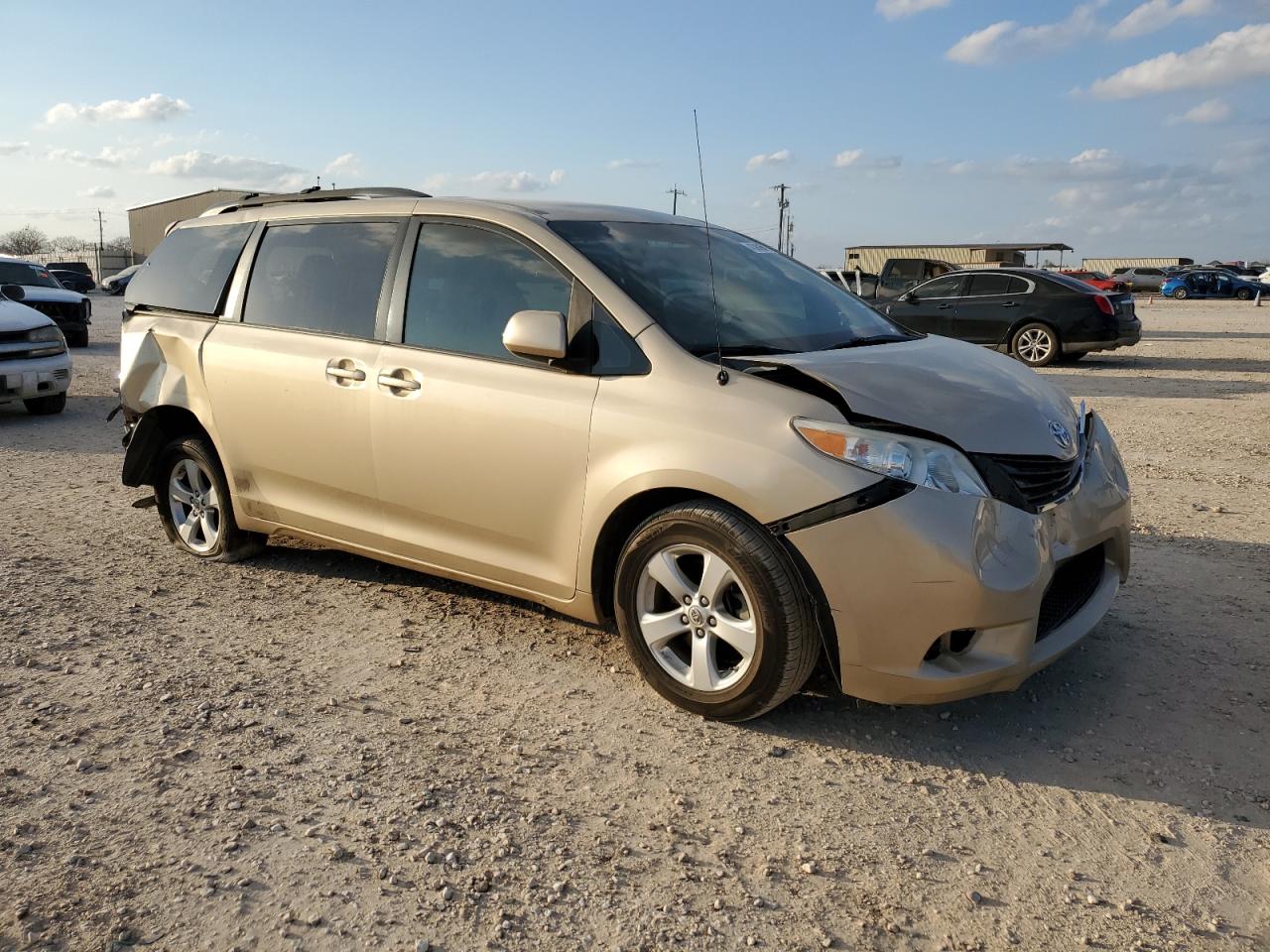 2011 Toyota Sienna - Image 4
