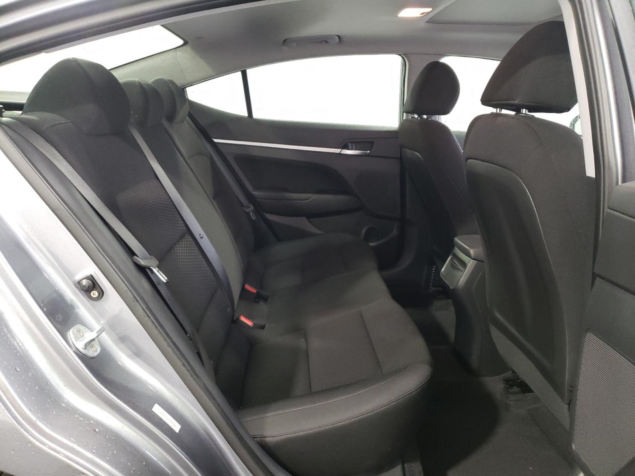 2019 Hyundai Elantra - Image 10