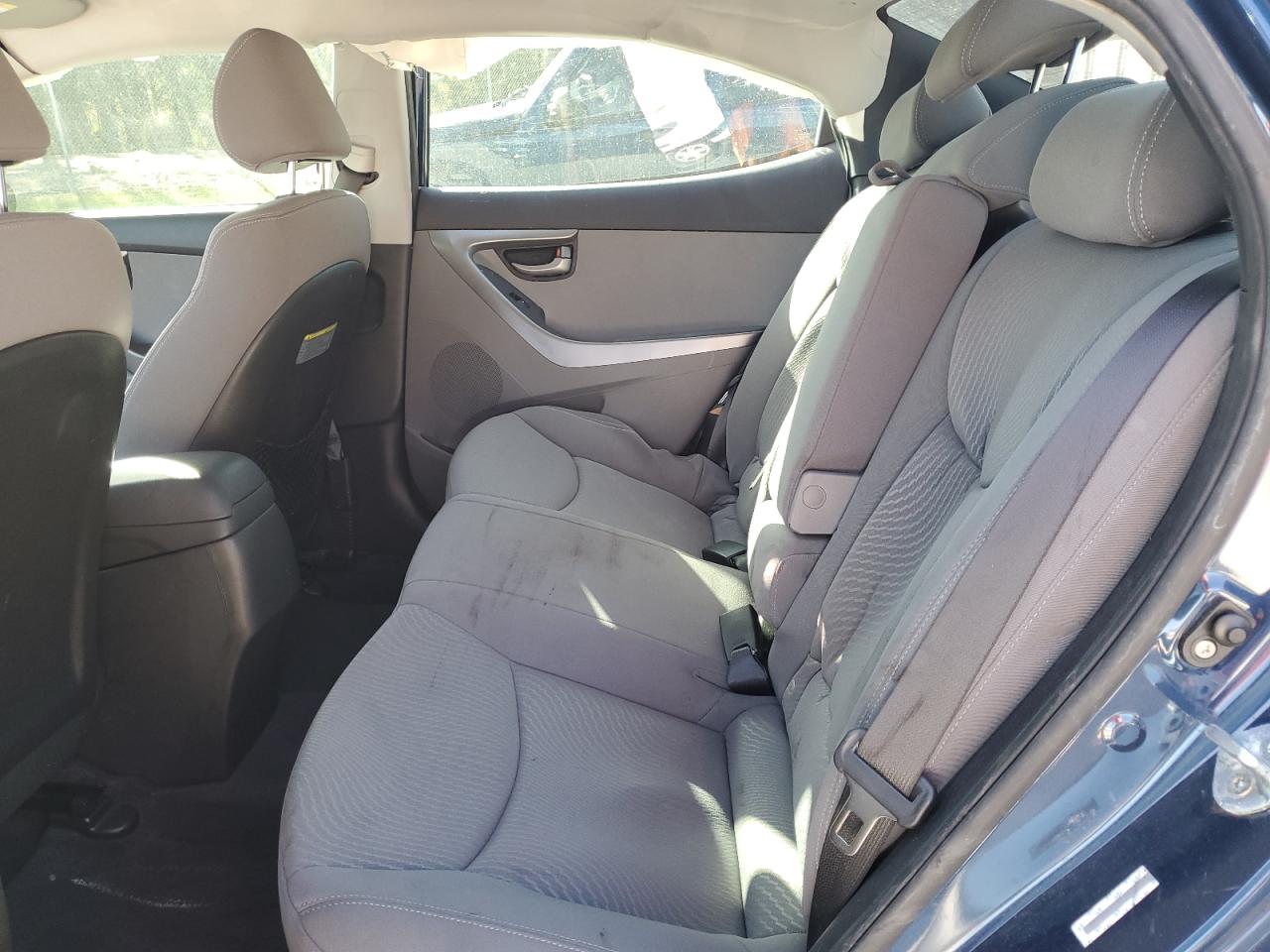 2015 Hyundai Elantra - Image 10
