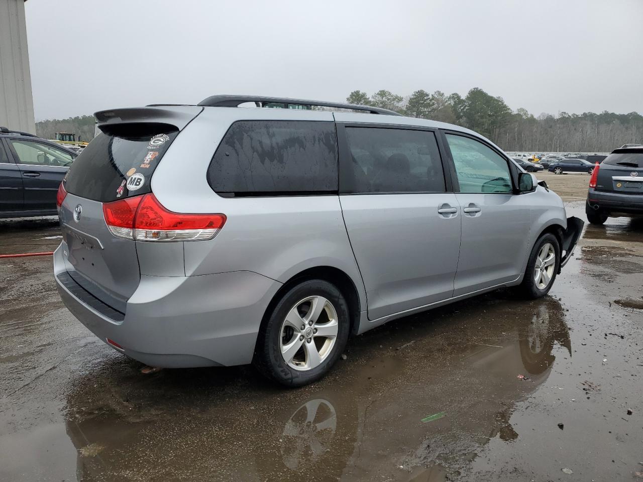 2013 Toyota Sienna - Image 3