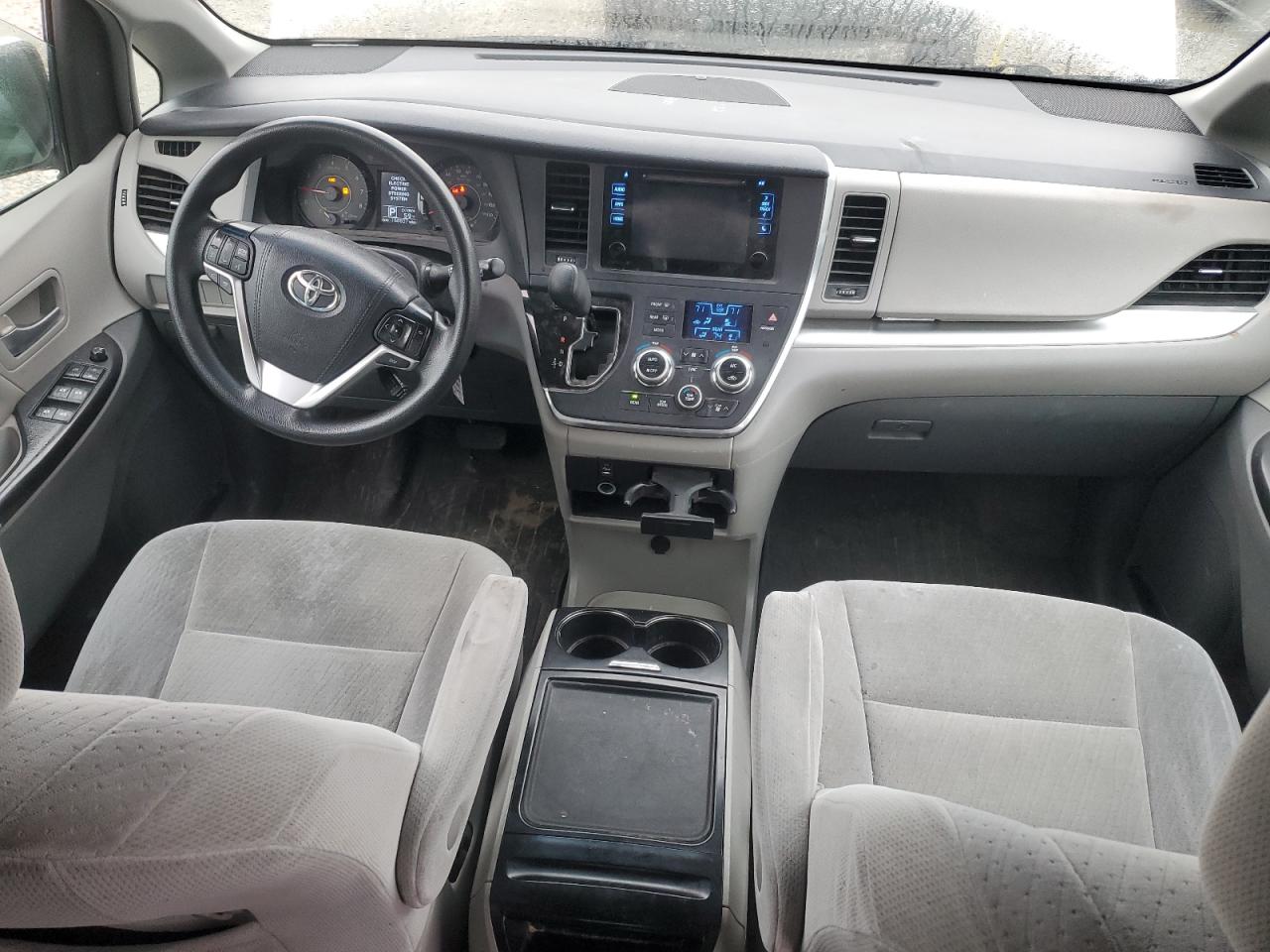 2015 Toyota Sienna - Image 8