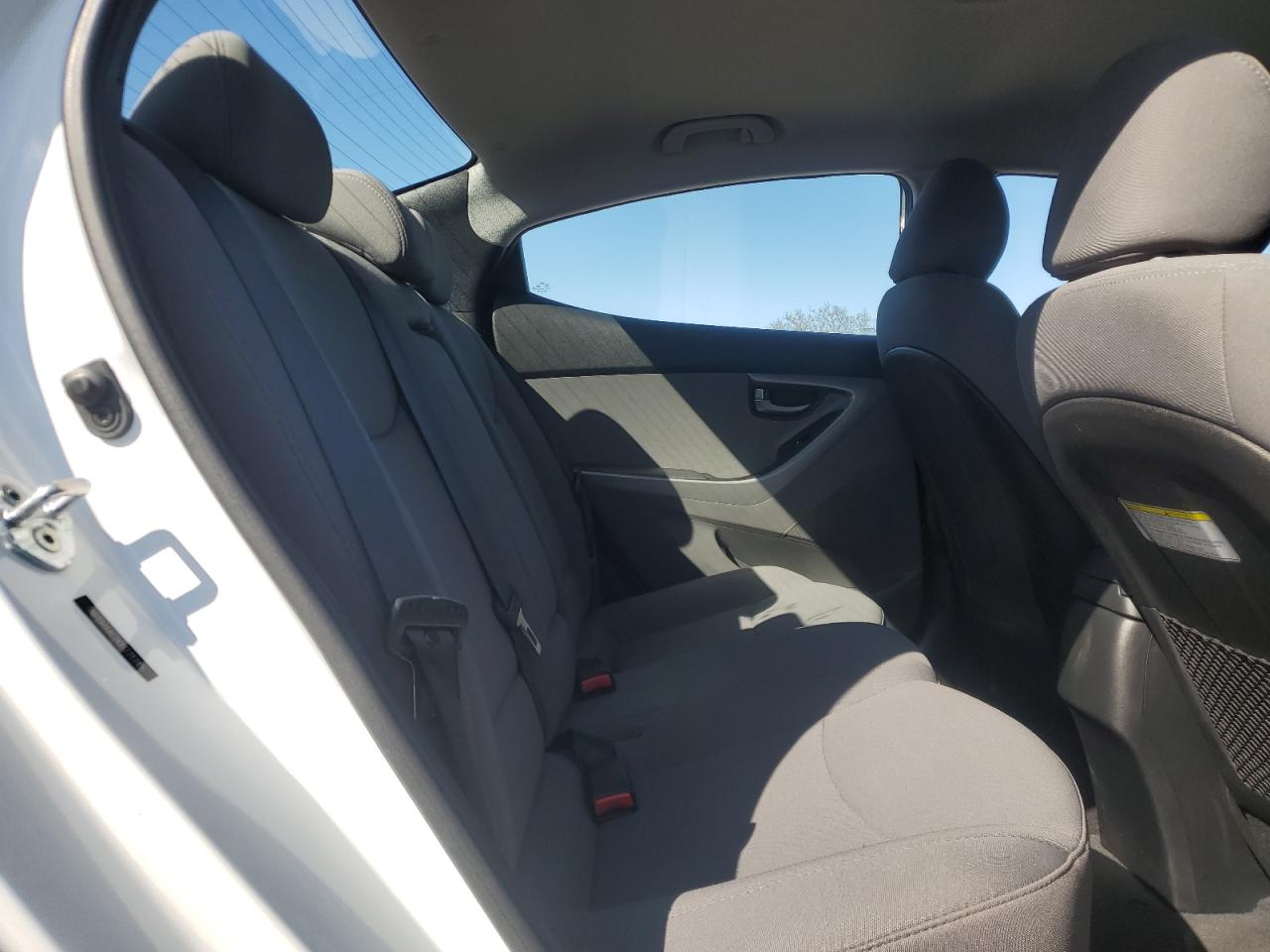 2016 Hyundai Elantra - Image 10