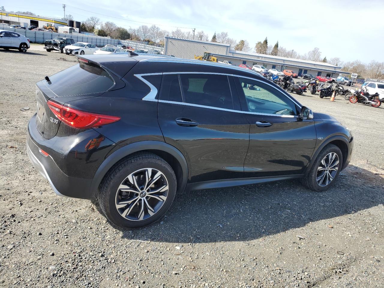 2017 Infiniti QX30 - Image 3