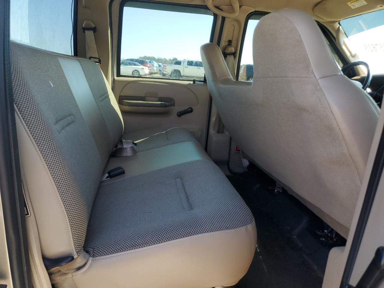 2003 Ford F250 - Image 10