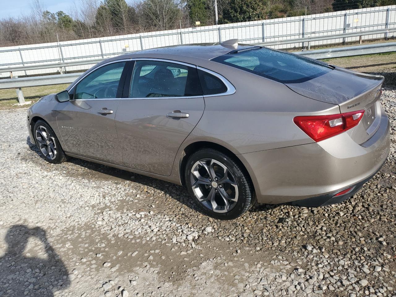 2023 Chevrolet Malibu - Image 2