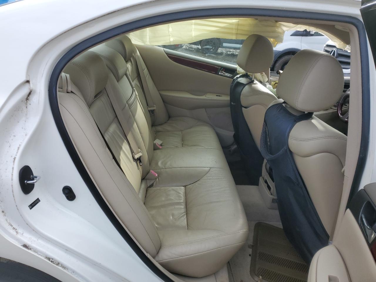2004 Lexus ES - Image 10