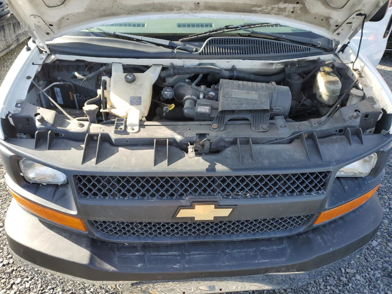 2015 Chevrolet Express - Image 12