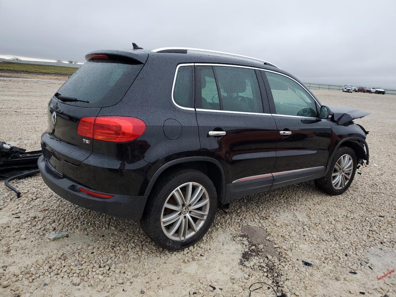 2016 Volkswagen Tiguan - Image 3