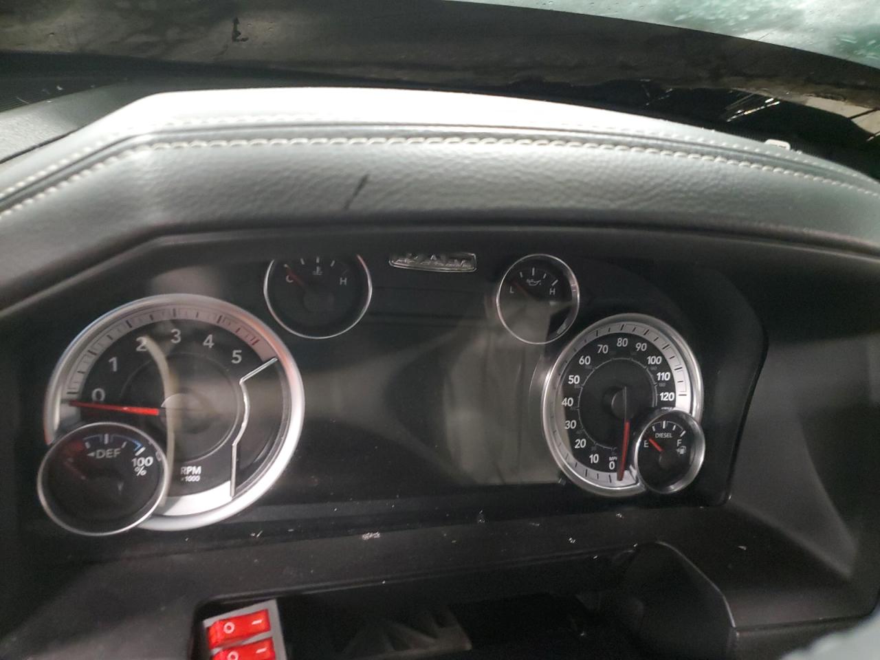 2016 RAM 1500 - Image 9