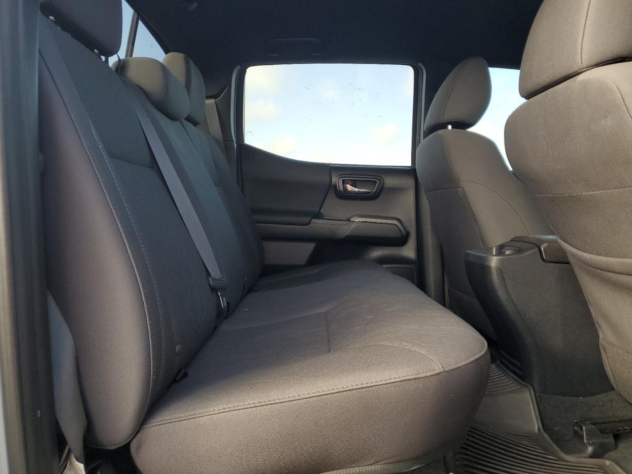 2019 Toyota Tacoma - Image 10