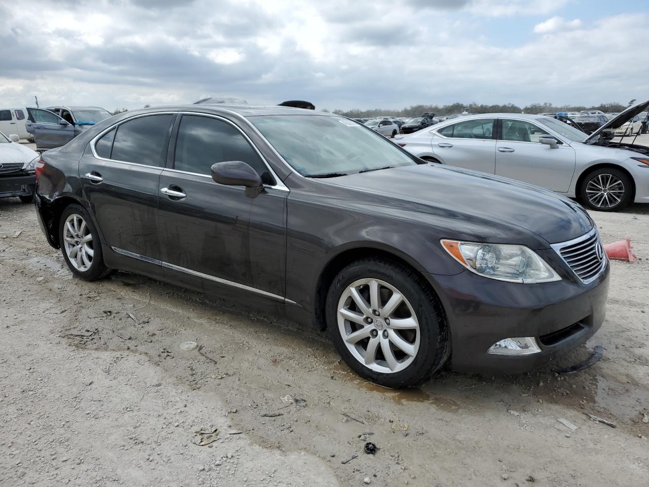 2009 Lexus LS - Image 4