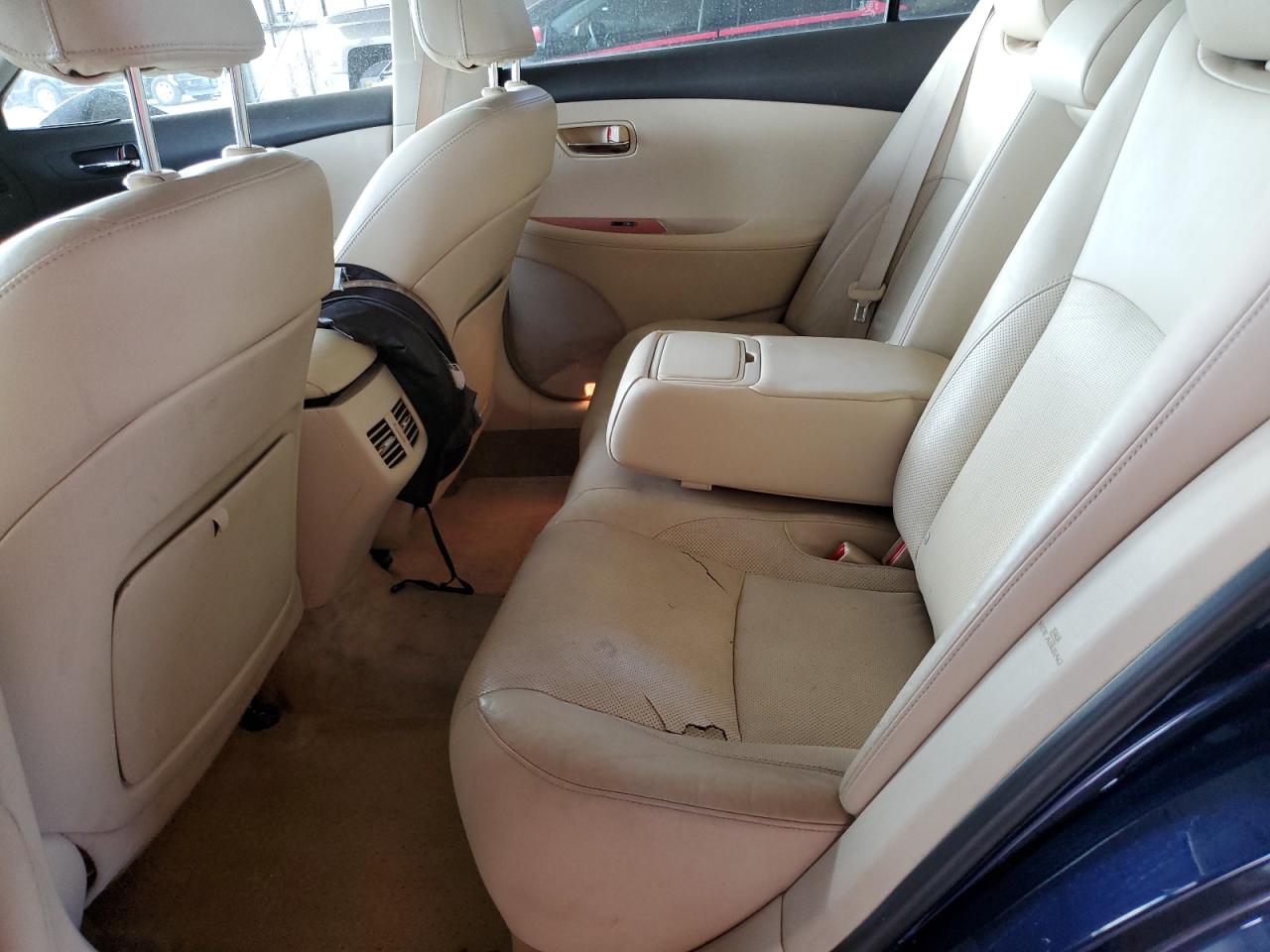 2011 Lexus ES - Image 10