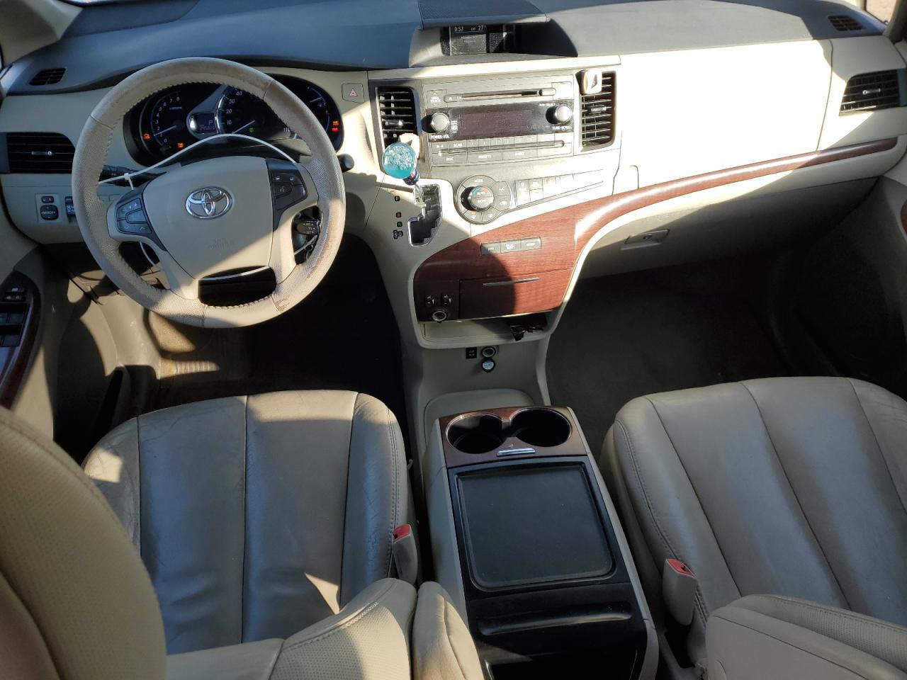2012 Toyota Sienna - Image 8