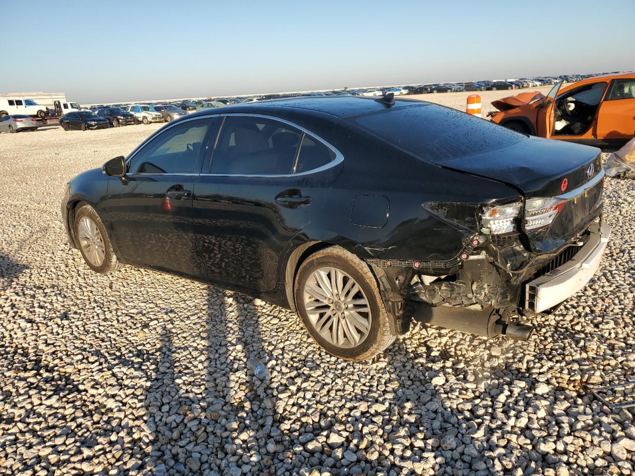 2014 Lexus ES - Image 2