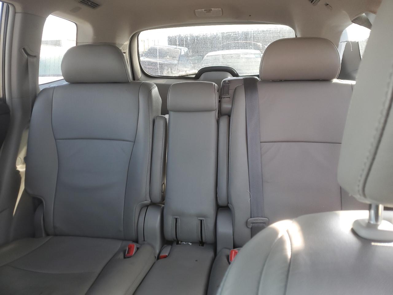 2010 Toyota Highlander - Image 10