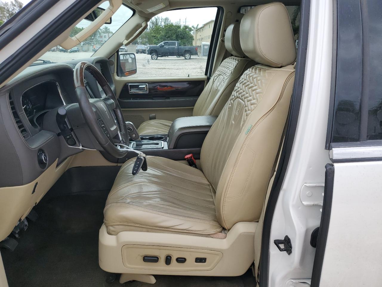 2015 Lincoln Navigator - Image 7