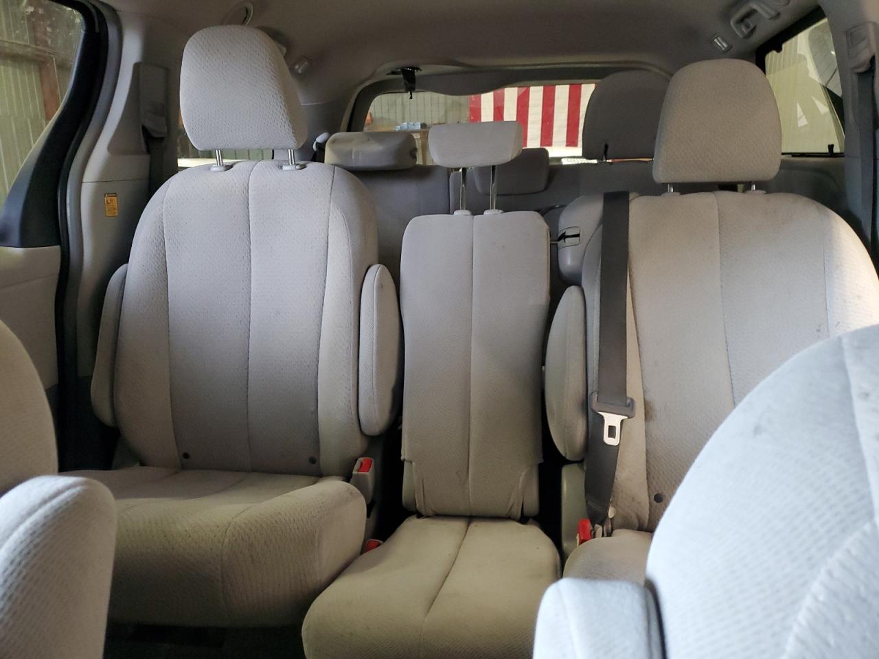 2012 Toyota Sienna - Image 10