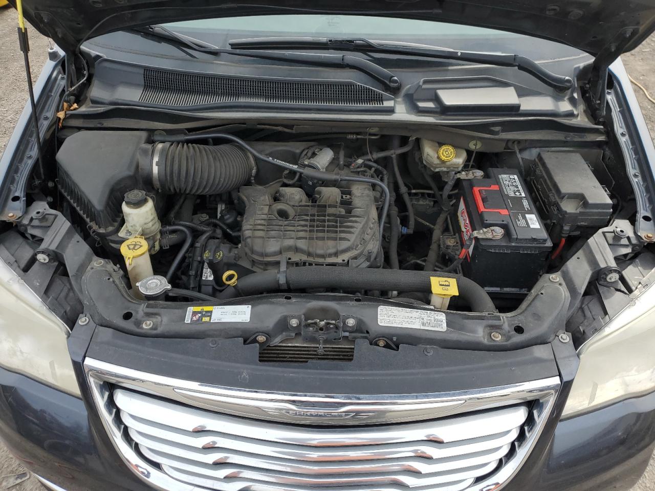 2014 Chrysler Town & Country - Image 12