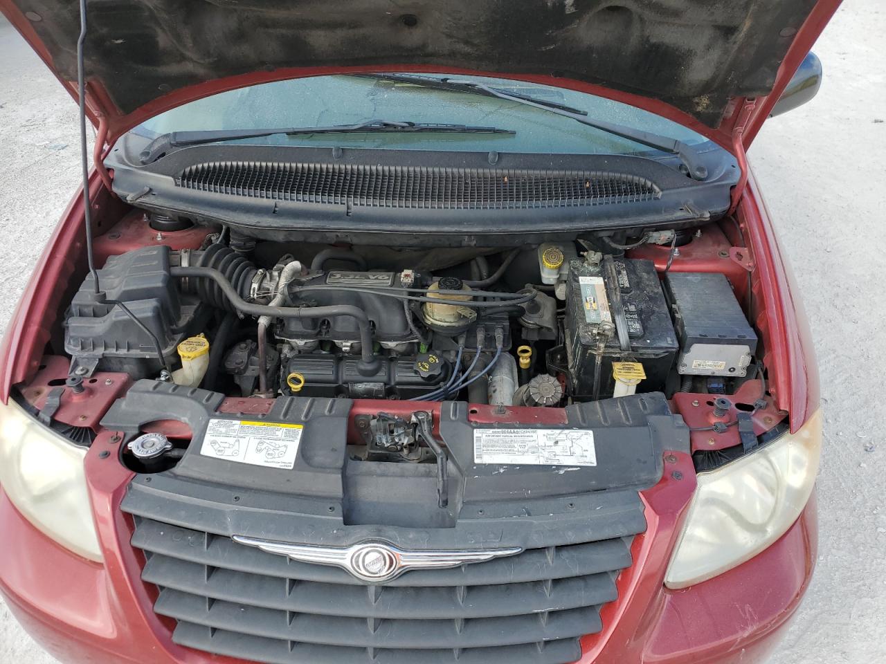 2005 Chrysler Town & Country - Image 12