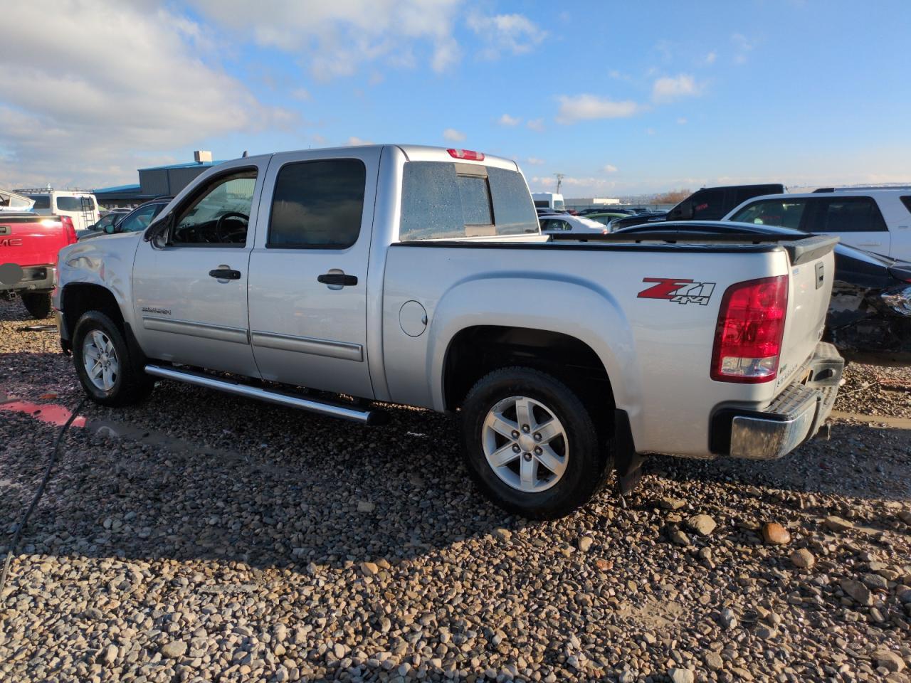 2011 GMC Sierra - Image 2