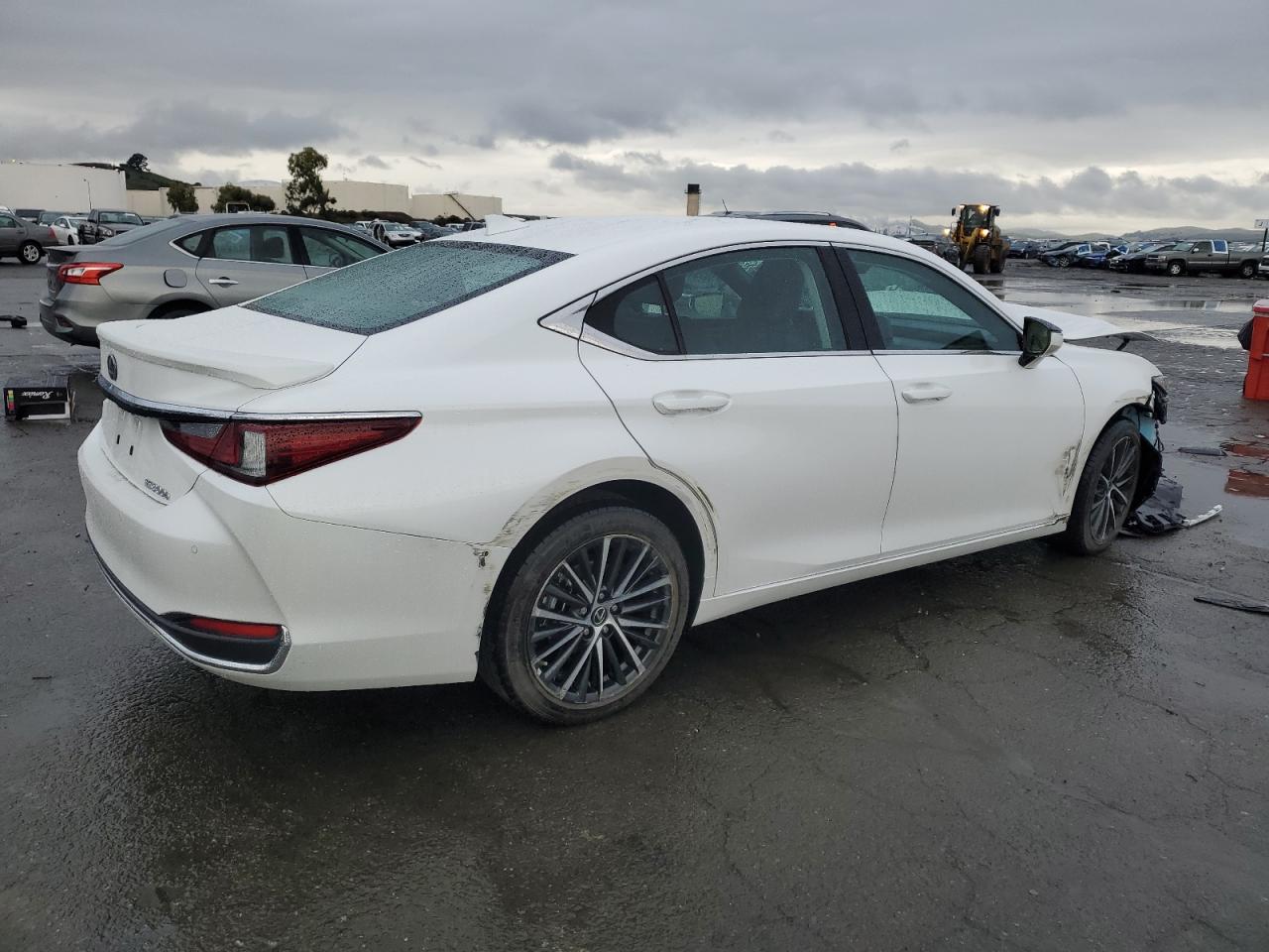 2024 Lexus ES - Image 3