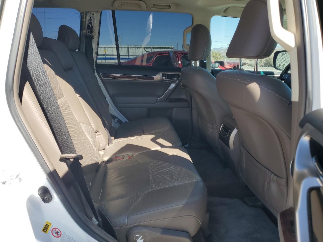 2011 Lexus GX - Image 11