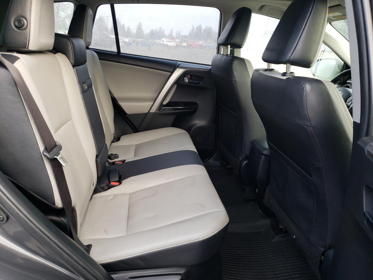 2018 Toyota RAV 4 - Image 11