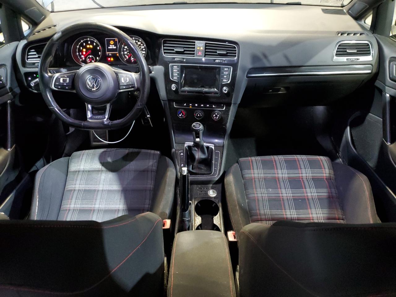 2015 Volkswagen GTI - Image 8