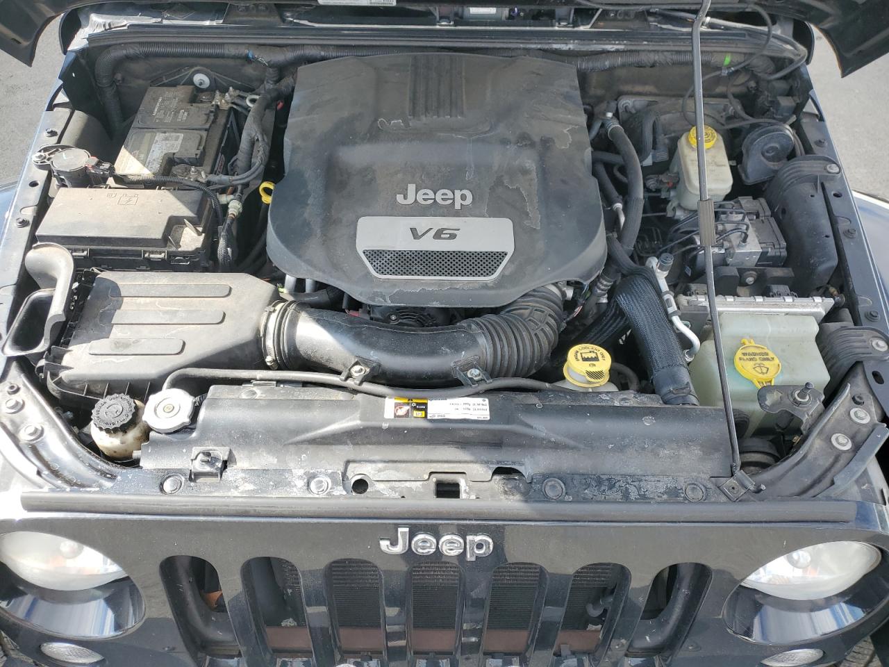 2014 Jeep Wrangler - Image 12