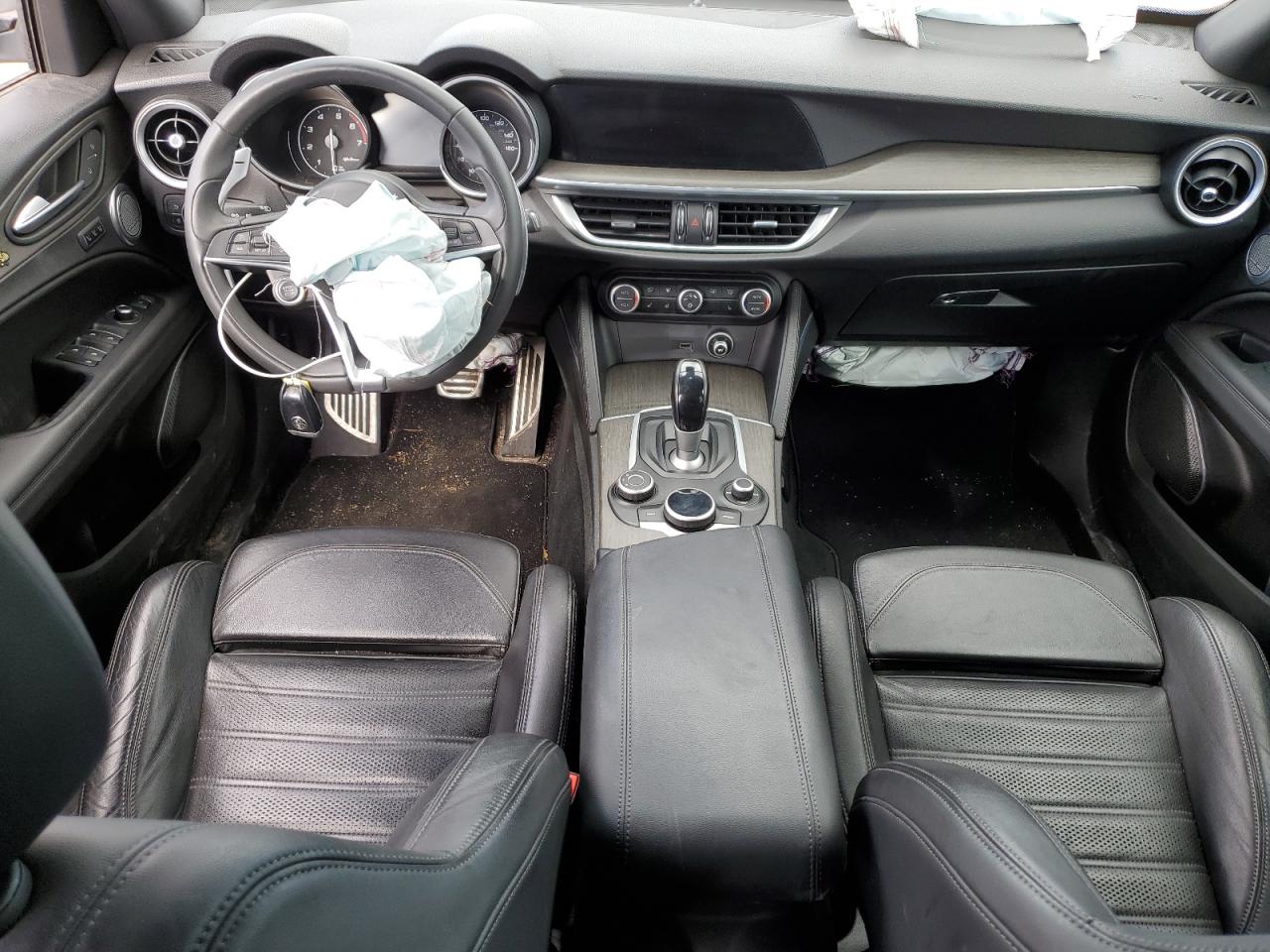 2018 Alfa Romeo Stelvio - Image 8
