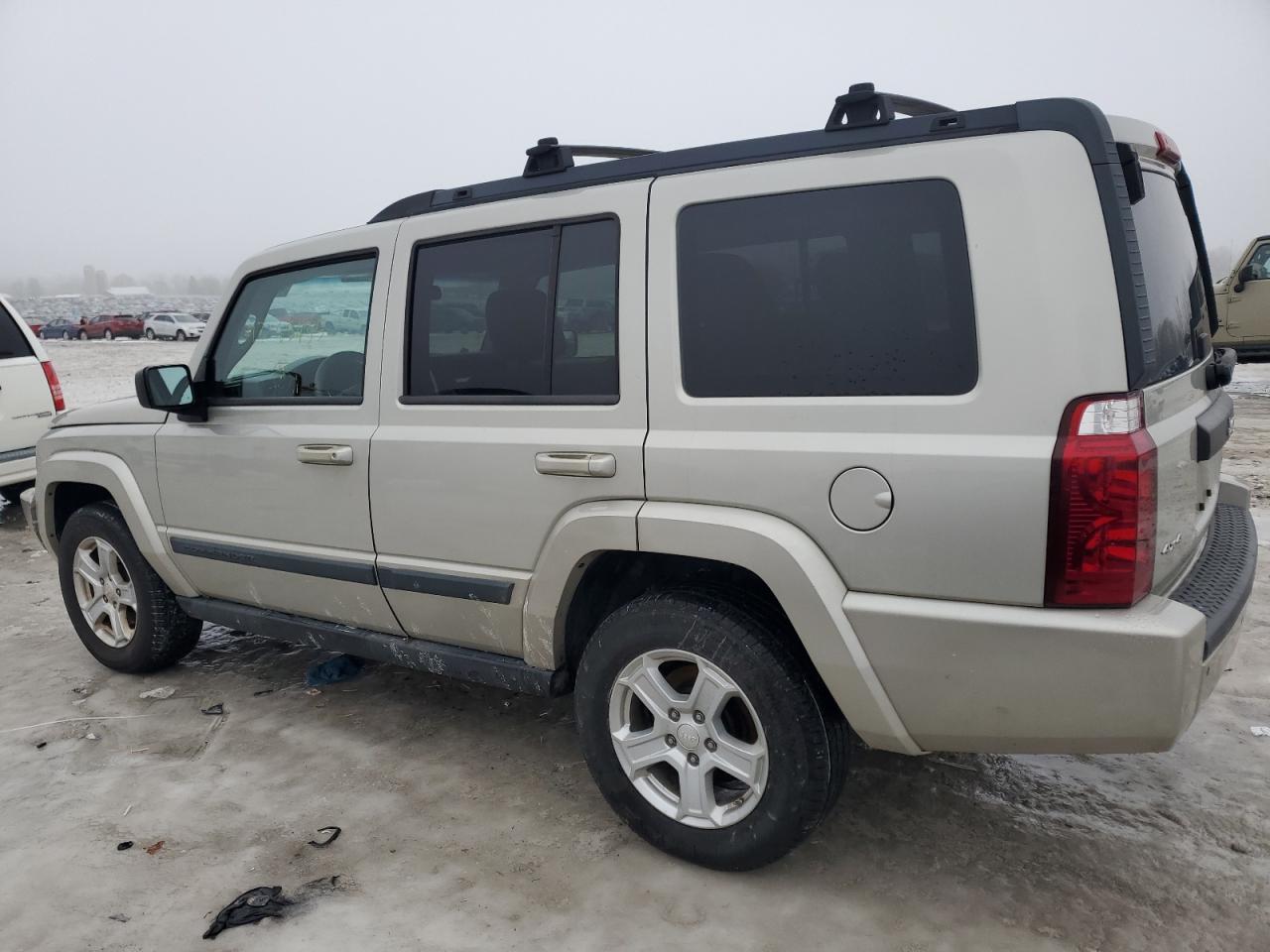 2008 Jeep Commander - Image 2