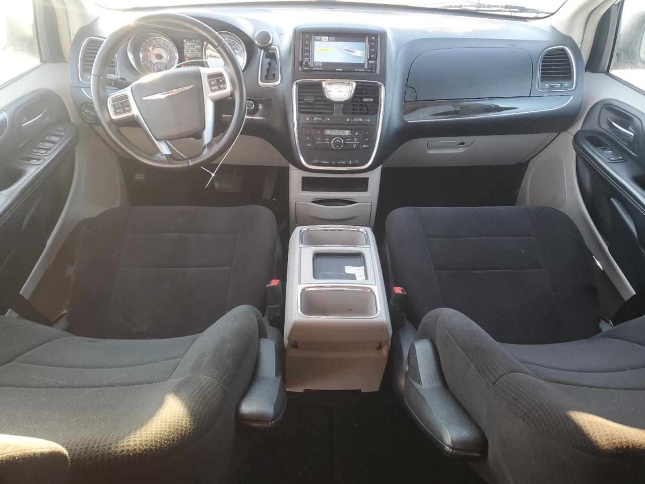 2011 Chrysler Town & Country - Image 8