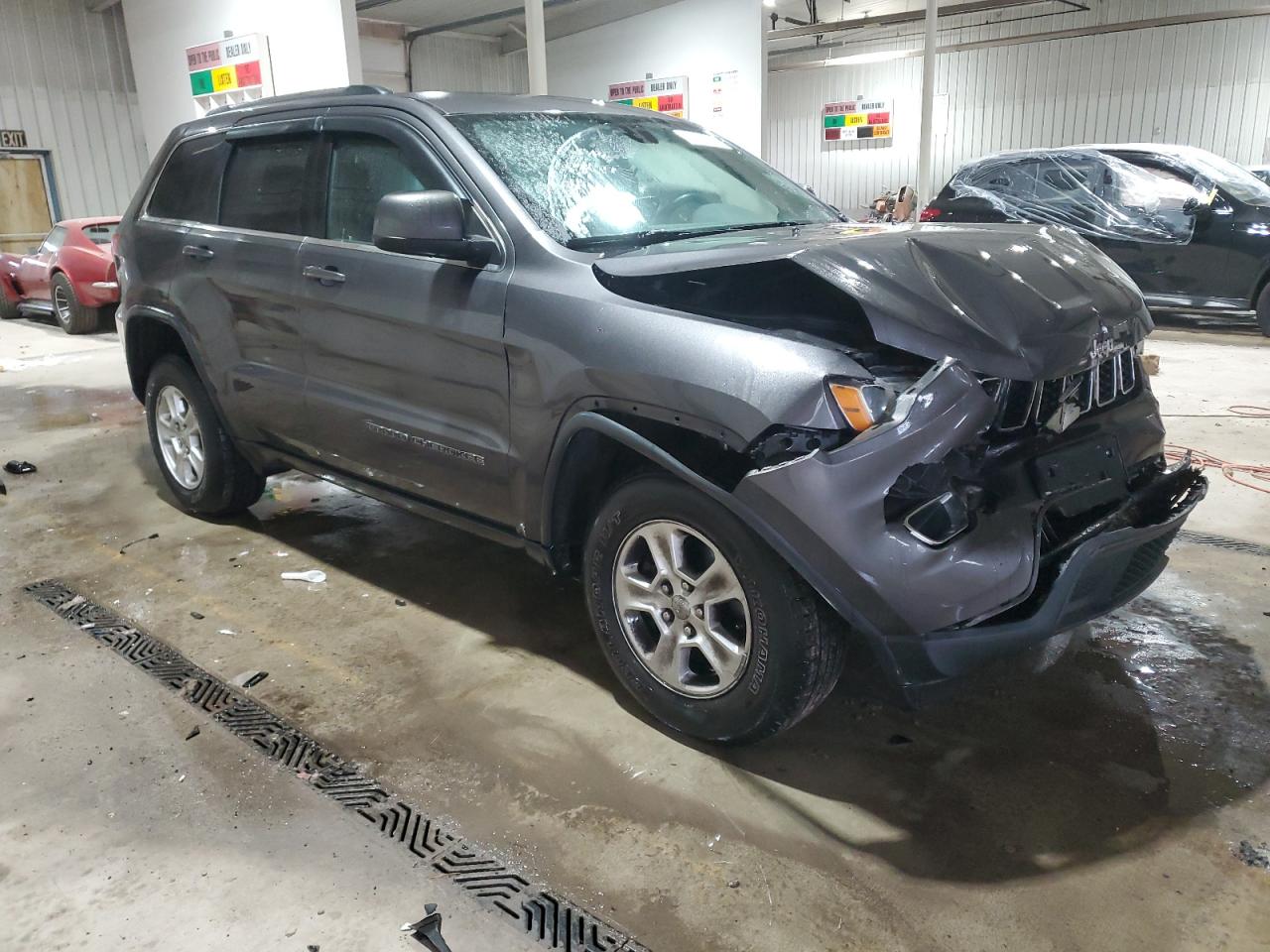 2017 Jeep Grand Cherokee - Image 4