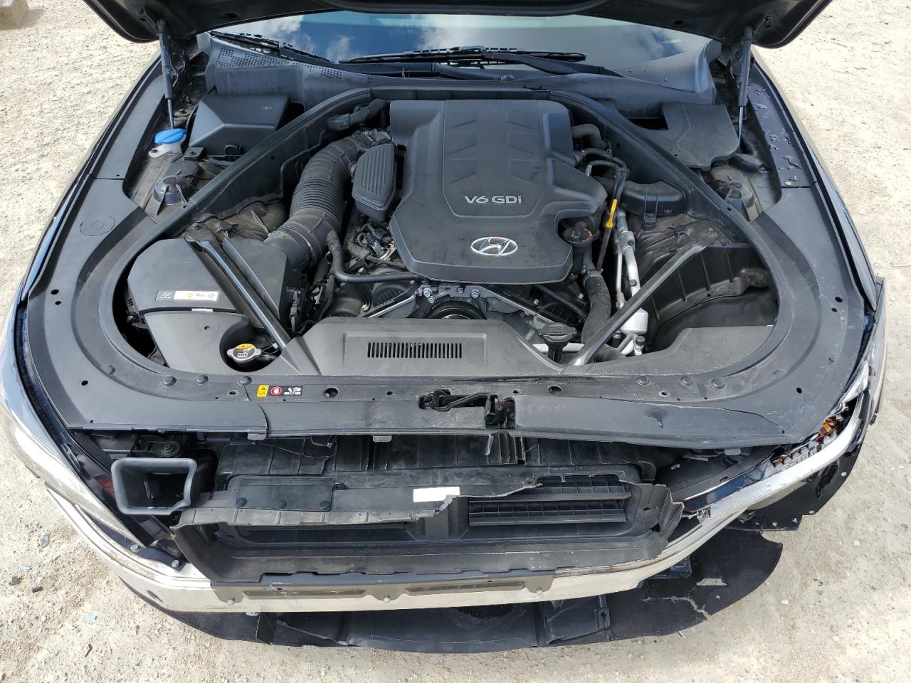 2016 Hyundai Genesis - Image 11