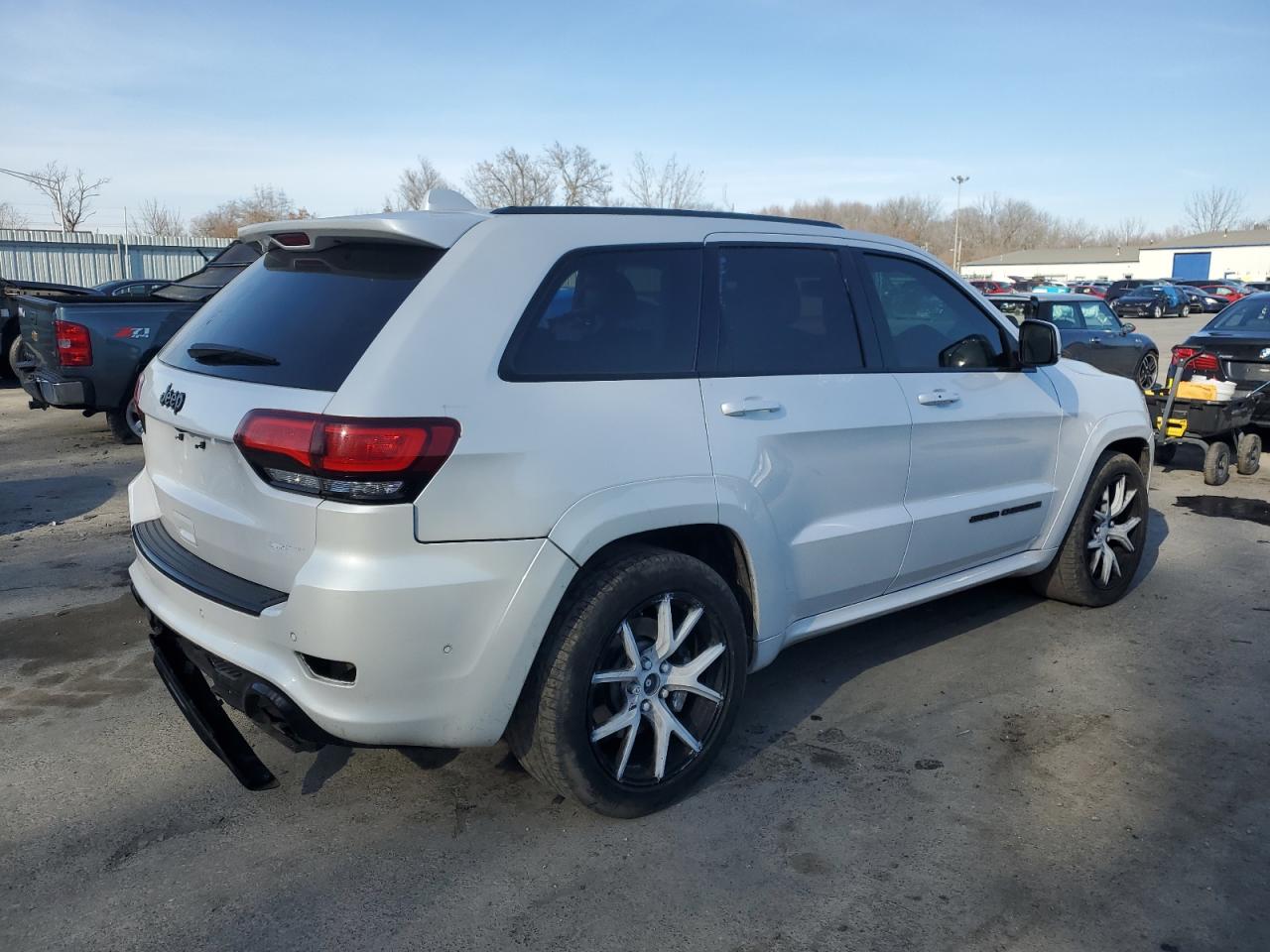 2018 Jeep Grand Cherokee - Image 3