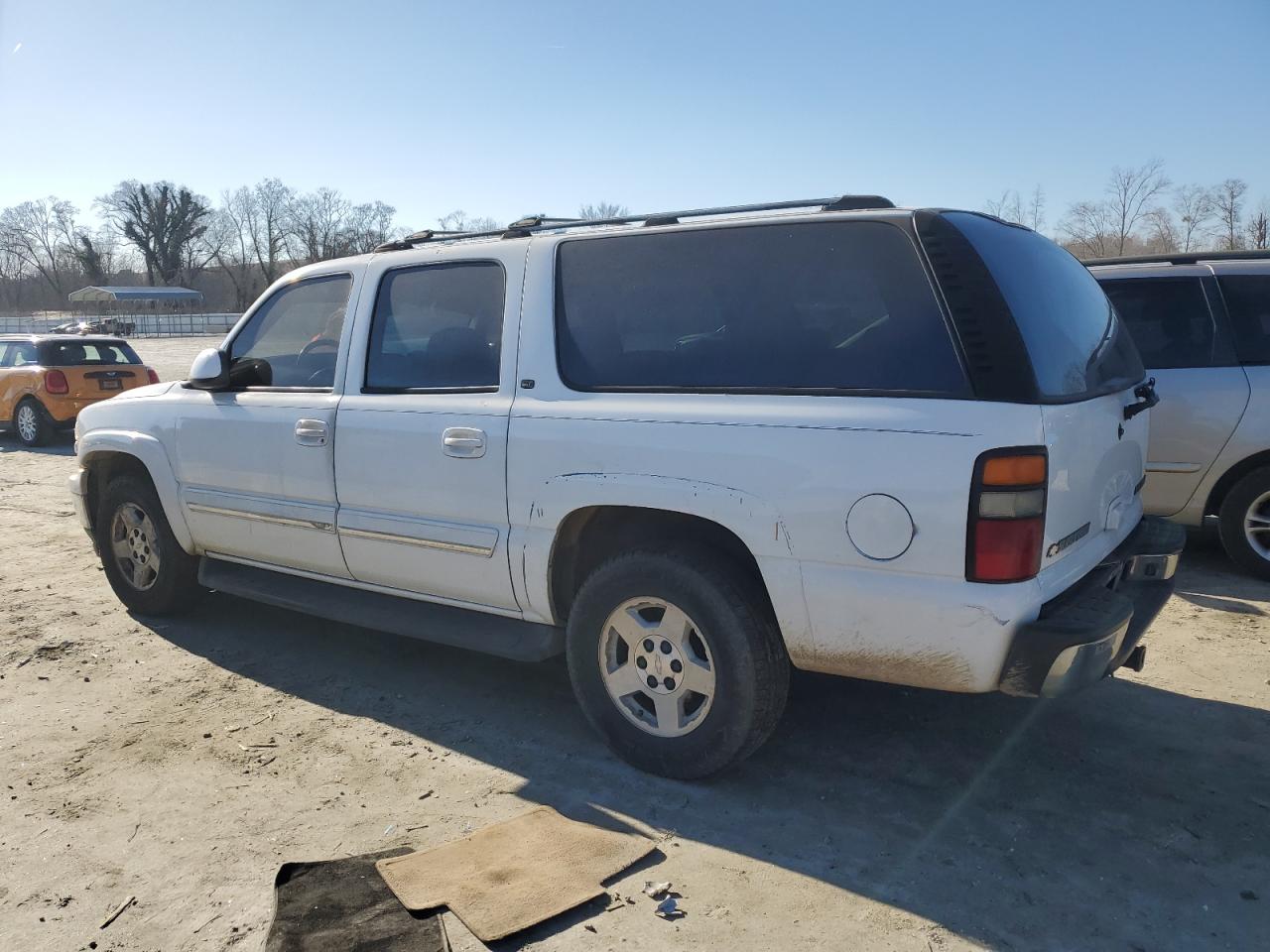 2005 Chevrolet Suburban - Image 2