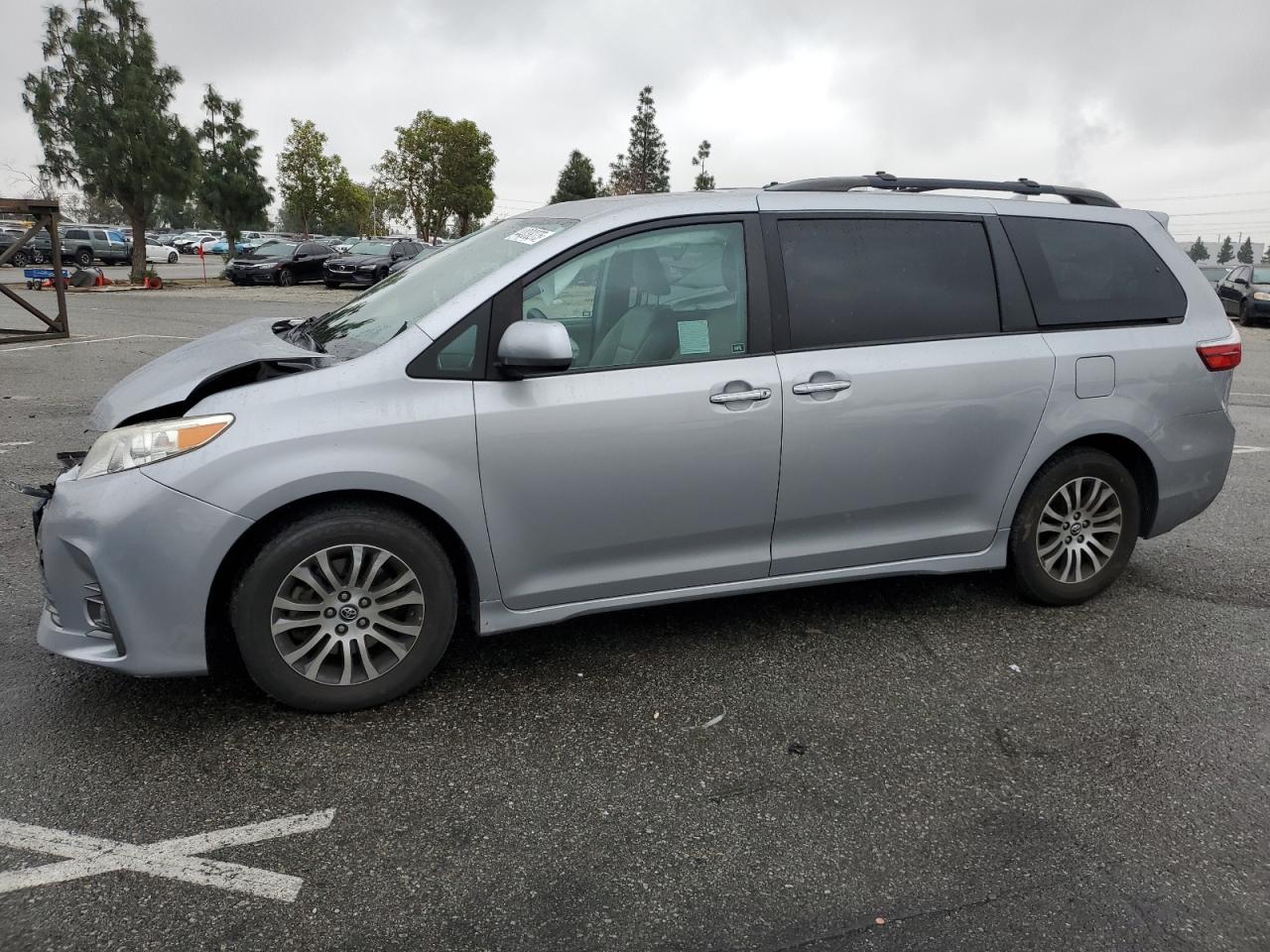 2018 Toyota Sienna - Image 1