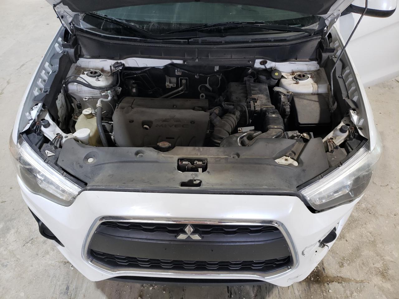 2014 Mitsubishi Outlander - Image 12