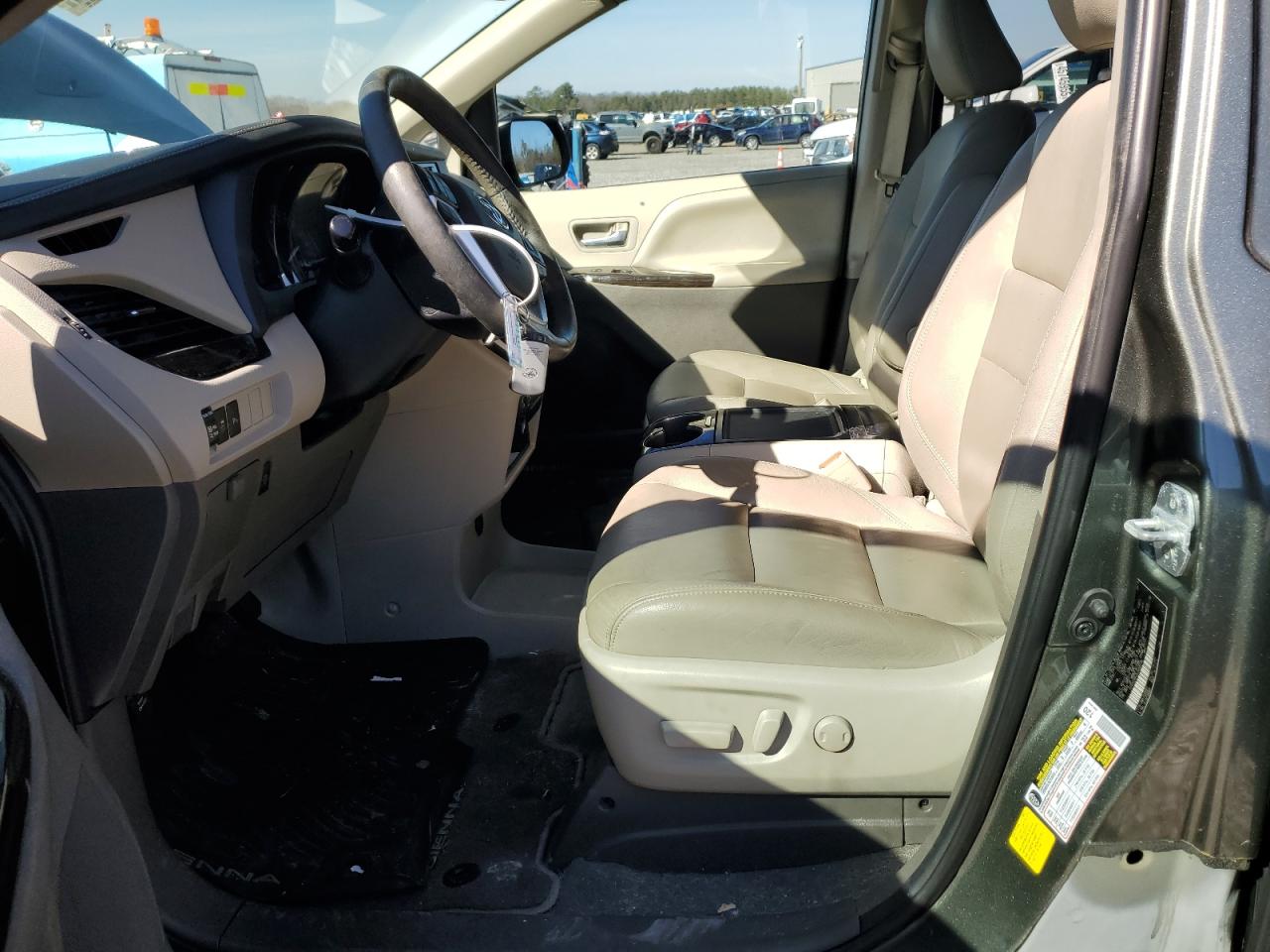 2020 Toyota Sienna - Image 7
